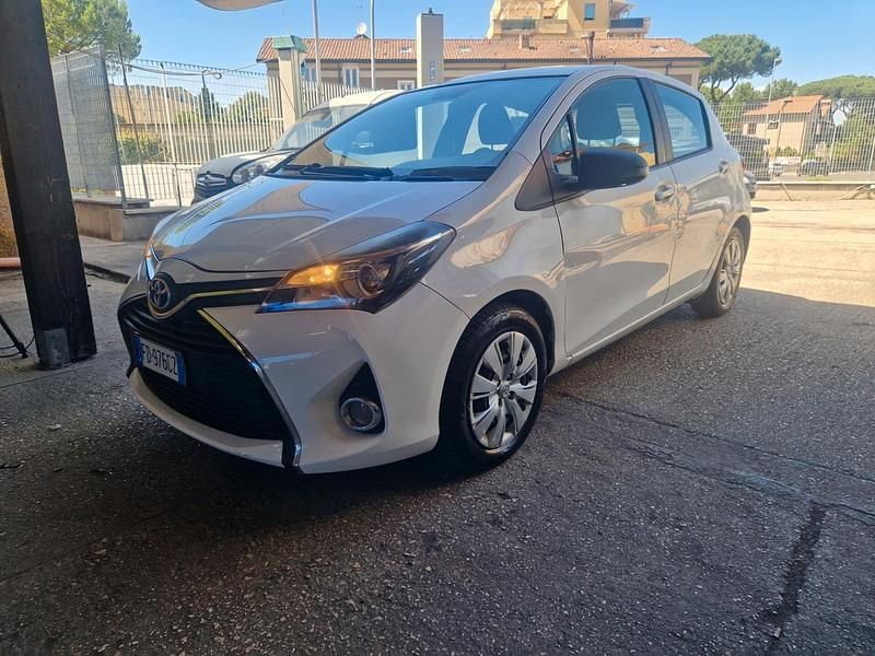 Usata Toyota Yaris Hybrid 73 CV (53 kW) 2016 Bianco Furgone