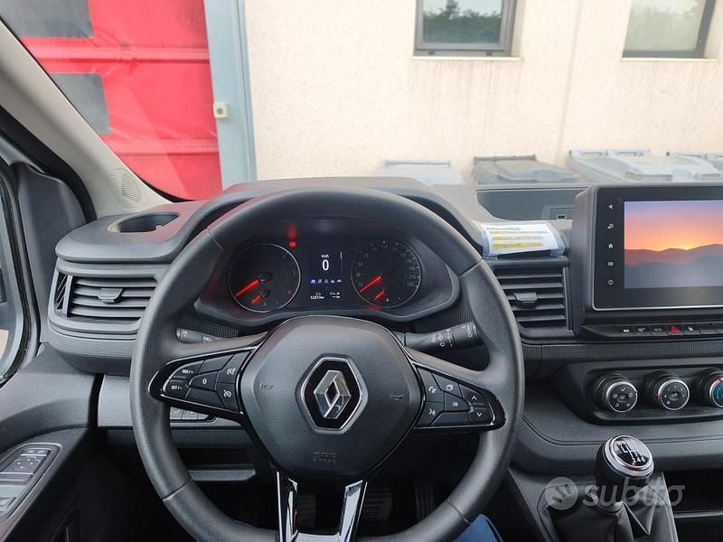 Usata Renault Trafic Zen 150 CV (110 kW) 2023 Bianco Monovolume