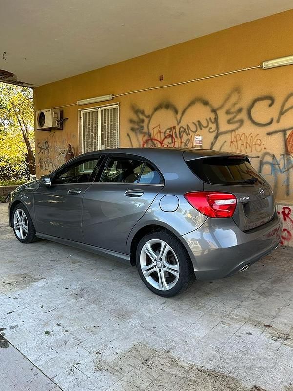 Usata Mercedes 180 Premium 110 CV (80 kW) 2013 Grigio Berlina