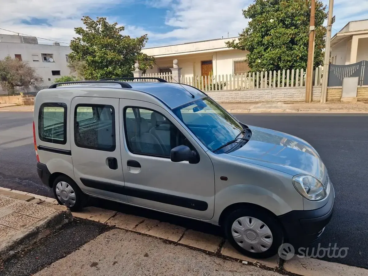 Usata Renault Kangoo 75 CV (55 kW) 2005 Grigio Monovolume
