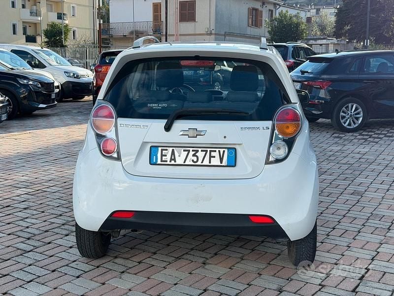 Usata Chevrolet Spark LS 67 CV (49 kW) 2010 Bianco Utilitaria