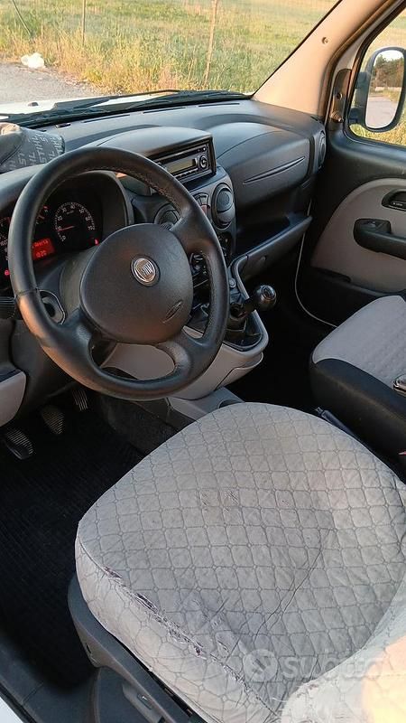 Usata Fiat Doblò 85 CV (62 kW) 2010 Bianco Monovolume