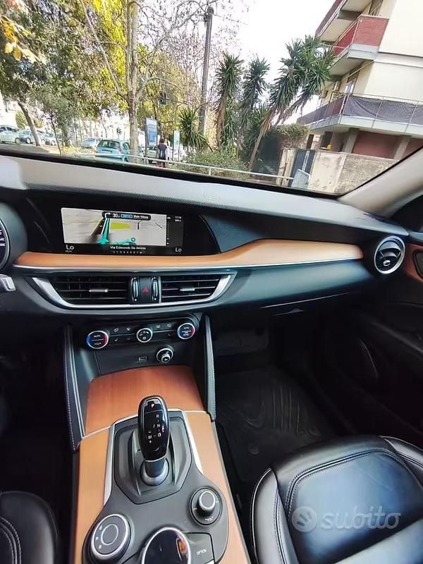 Usata Alfa Romeo Stelvio Executive 209 CV (153 kW) 2017 Blu/azzurro SUV