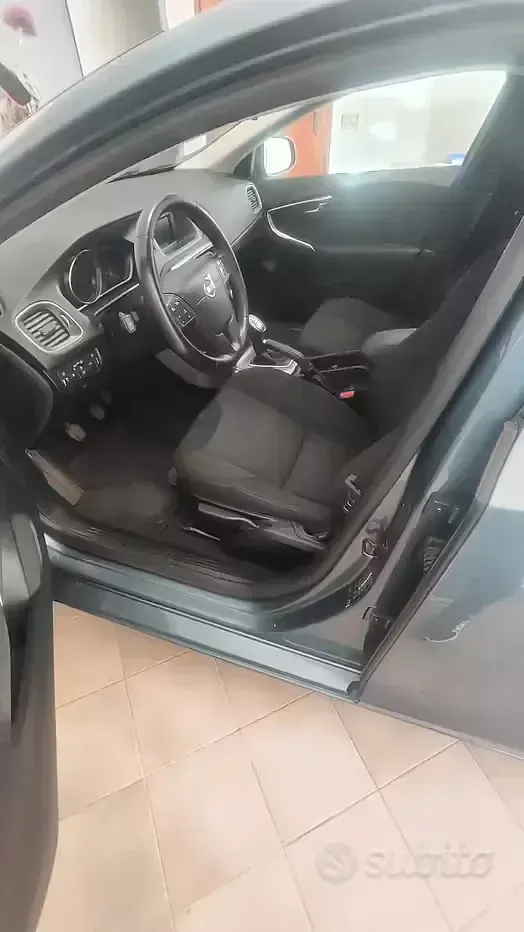 Usata Volvo V40 Kinetic 150 CV (110 kW) 2013 Bluazzurro Berlina