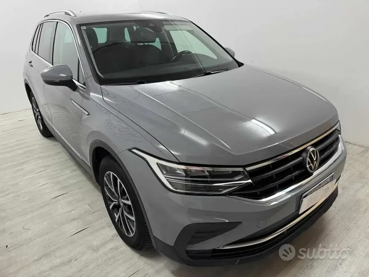Usata VW Tiguan Life 150 CV (110 kW) 2021 Grigio SUV