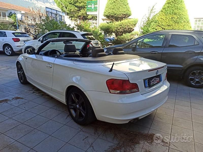 Usata BMW 118 143 CV (105 kW) 2010 Bianco Utilitaria