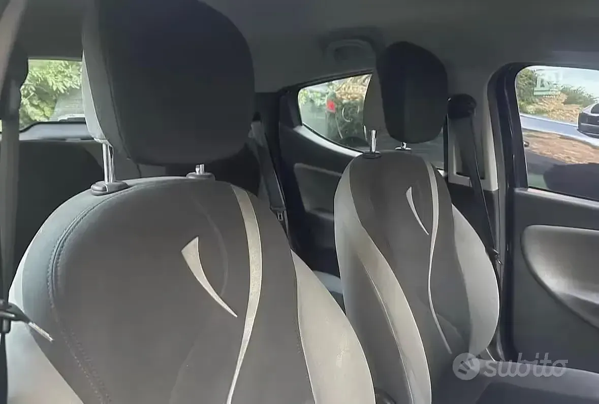 Usata Lancia Ypsilon 77 CV (56 kW) 2012 Nero Utilitaria