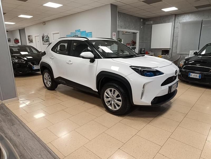 Usata Toyota Yaris Hybrid Active 92 CV (67 kW) 2023 Bianco Station wagon