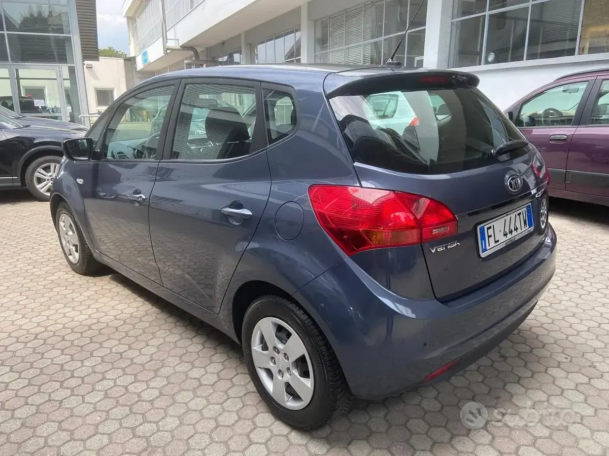 Usata Kia Venga Active 90 CV (66 kW) 2017 Utilitaria