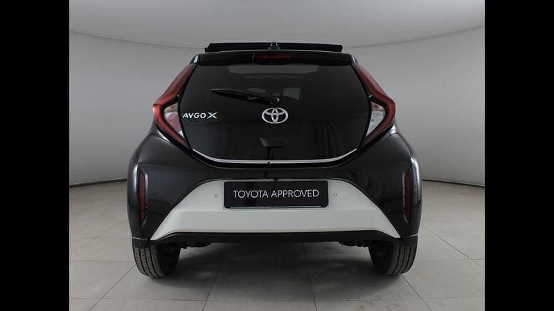 Usata Toyota Aygo X Trend 72 CV (52 kW) 2025 Bianco SUV
