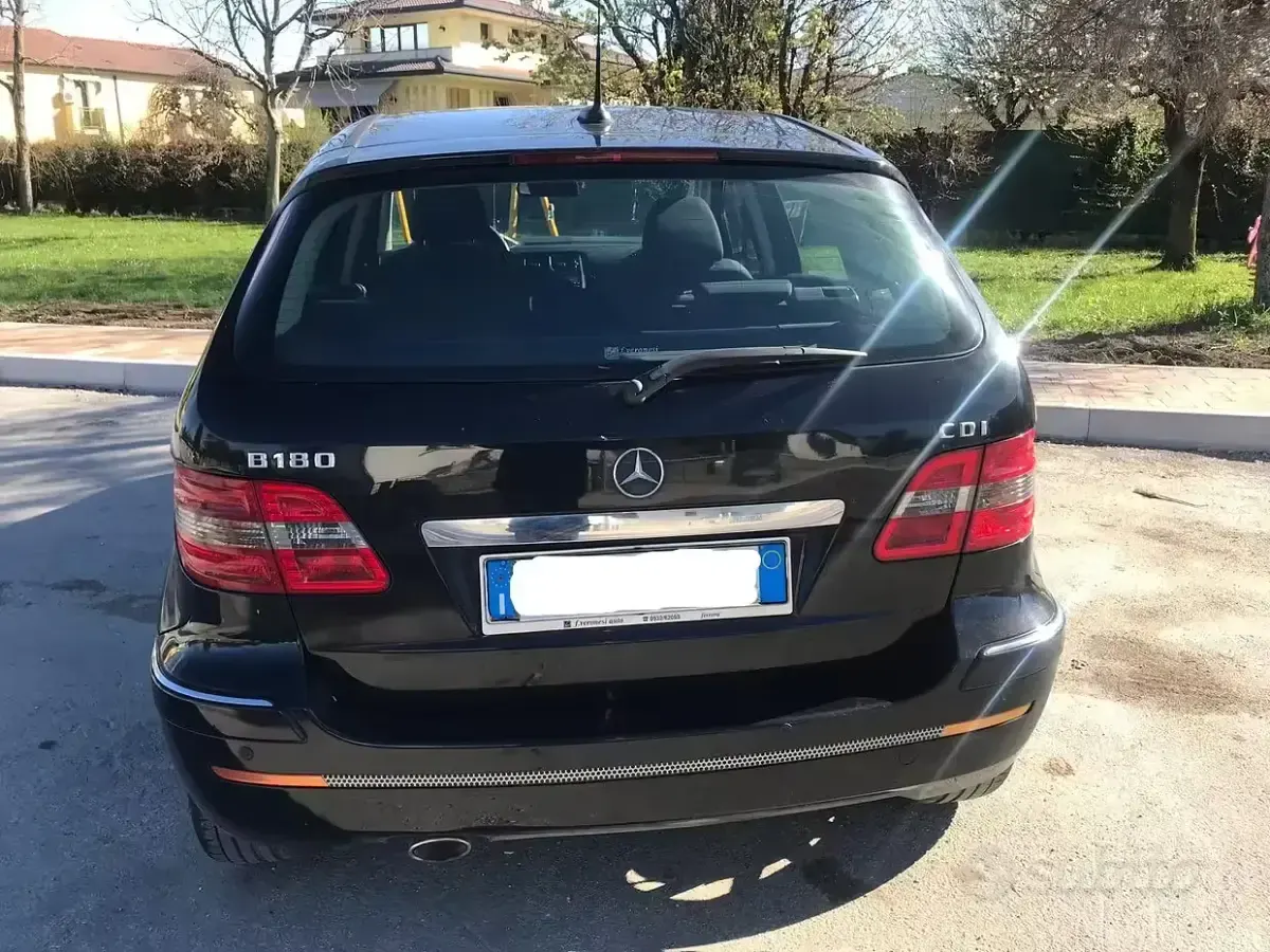 Usata Mercedes B180 109 CV (80 kW) 2007 Nero Monovolume