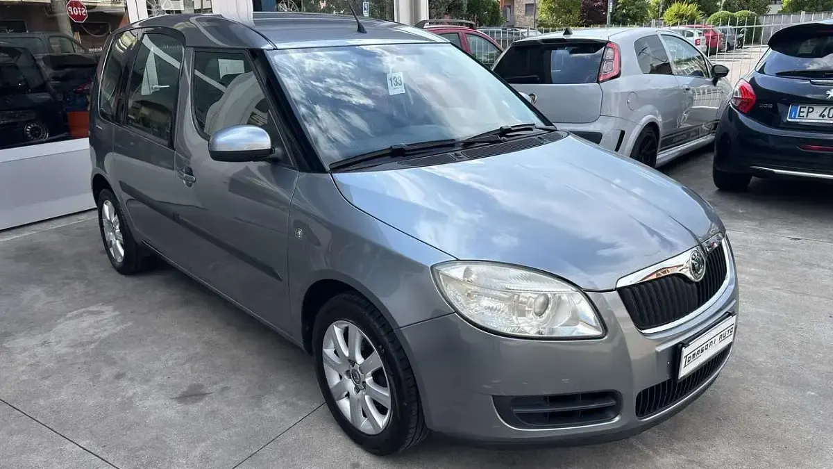 Usata Skoda Roomster Ambition 69 CV (50 kW) 2010 Grigio metallizzato Monovolume