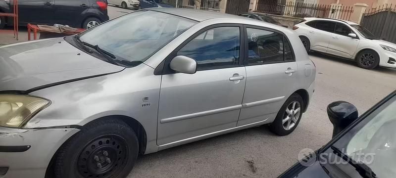 Usata Toyota Corolla 97 CV (71 kW) 2003 Grigio Berlina