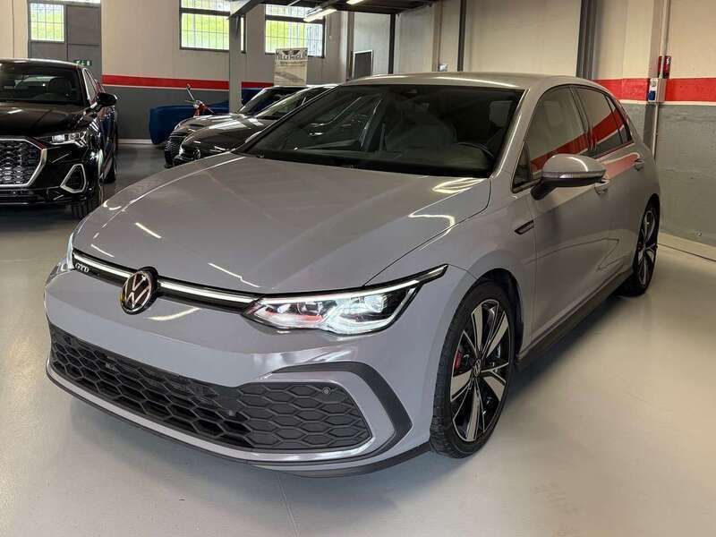 Grigio nardò Usata 2021 VW Golf VIII GTD Tre volumi | 28.600 € (Cara) - Immagine 1/4