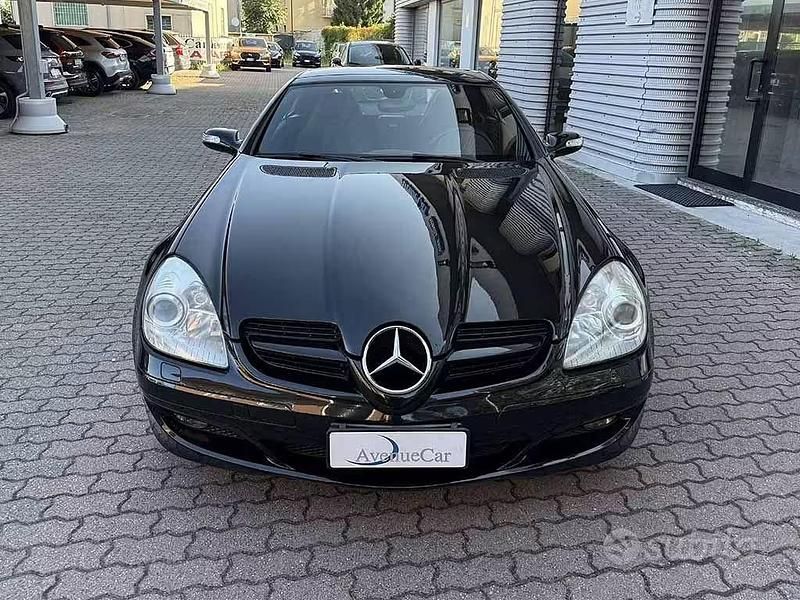 Usata Mercedes SLK200 163 CV (119 kW) 2006 Nero / metallizzato Cabrio