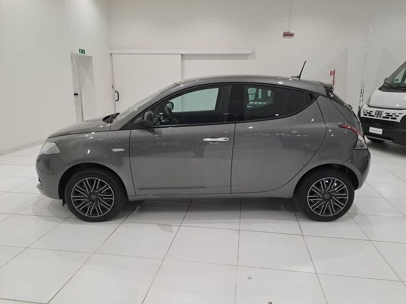 Usata Lancia Ypsilon 70 CV (51 kW) 2024 Grigio Utilitaria