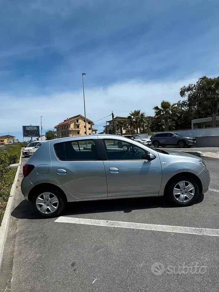 Usata Dacia Sandero Comfort 73 CV (53 kW) 2020 Grigio Berlina