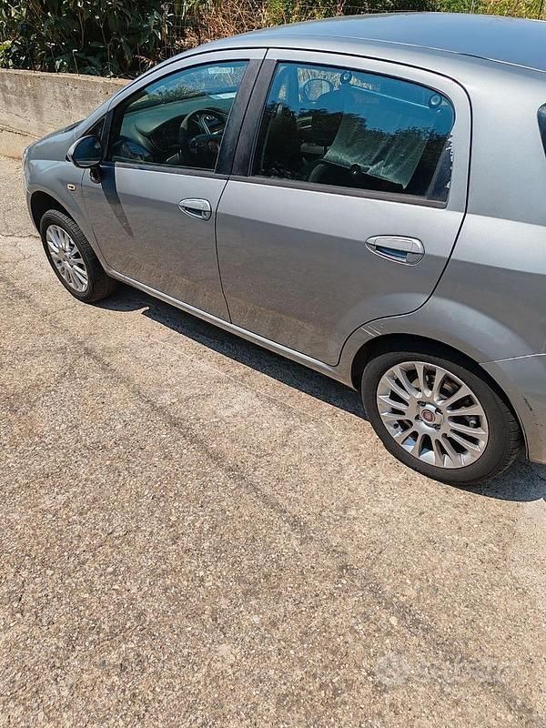 Usata Fiat Punto 77 CV (56 kW) 2014 Grigio Utilitaria