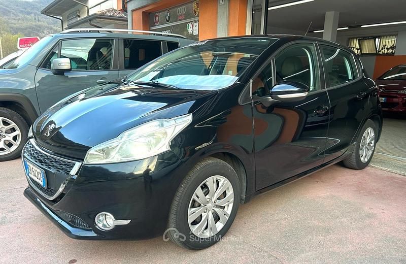 Usata Peugeot 208 Active 82 CV (60 kW) 2013 Nero Utilitaria