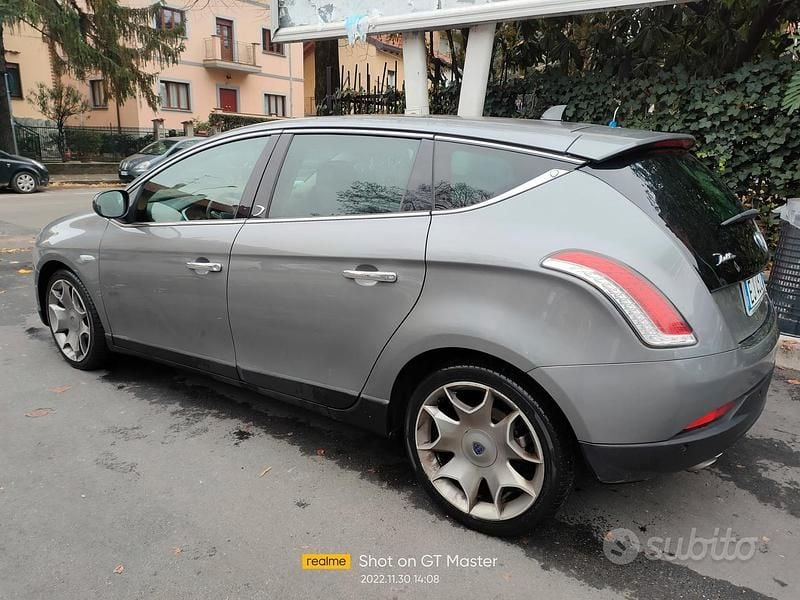 Usata Lancia Delta 140 CV (102 kW) 2011 Grigio Utilitaria