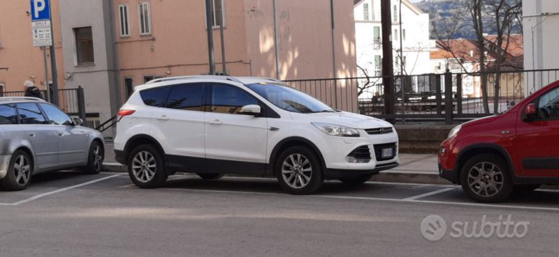 Bianco Usata 2015 Ford Kuga Titanium SUV | 9500 € (Buon prezzo) - Immagine 1/4