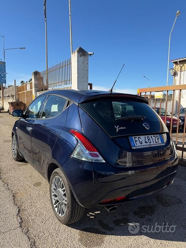 Usata Lancia Ypsilon Gold 95 CV (69 kW) 2017 Blu Utilitaria