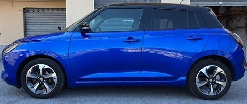 Usata Suzuki Swift 83 CV (61 kW) 2024 Blu oceania / tetto nero Utilitaria