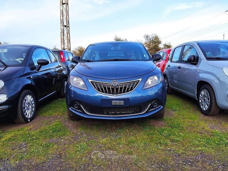 Usata Lancia Ypsilon Silver 70 CV (51 kW) 2023 Blu Utilitaria