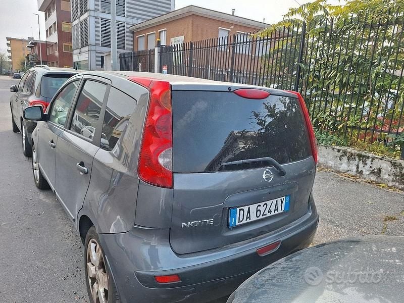 Usata Nissan Note 110 CV (80 kW) 2006 Grigio Berlina