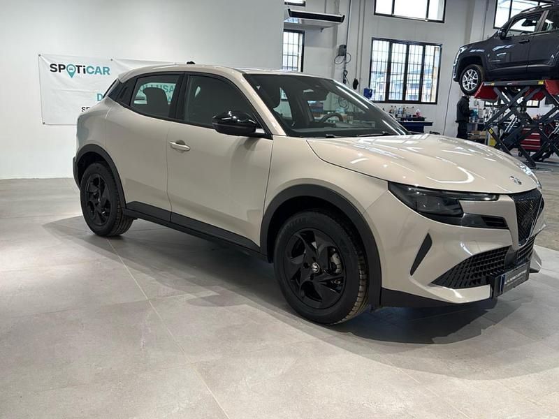 Usata Alfa Romeo Junior 136 CV (100 kW) 2025 Beige SUV