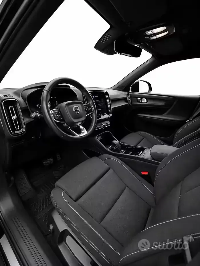 Usata Volvo XC40 Core 80 kW (109 CV) 2023 SUV