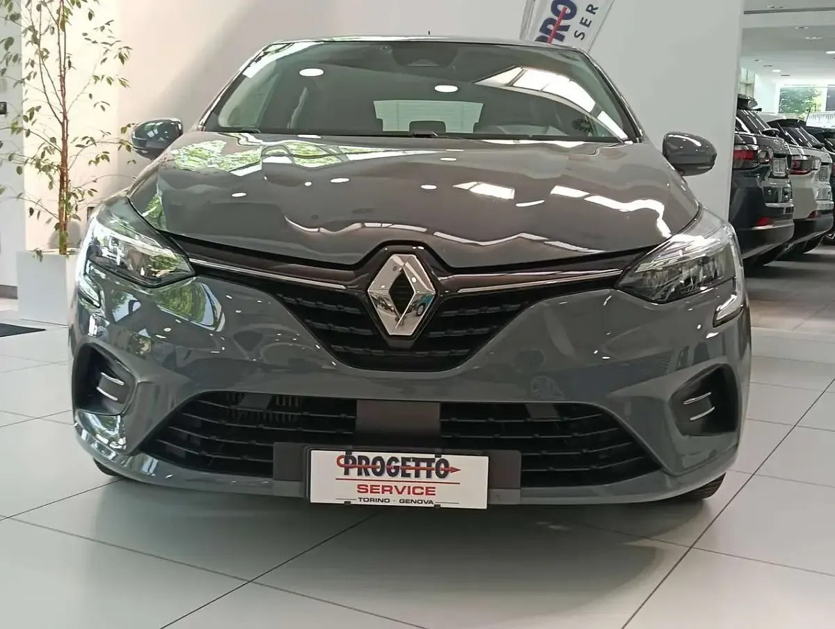 Käytetty Renault Clio V Intens 101 HP (74 kW) 2021 Harmaa Sedan