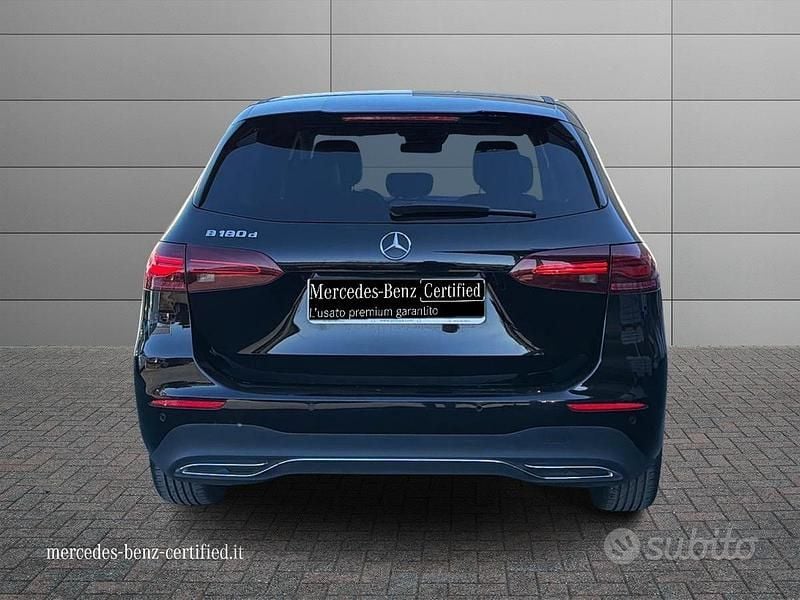 Usata Mercedes B180 Advanced 116 CV (85 kW) 2023 Nero notte Monovolume