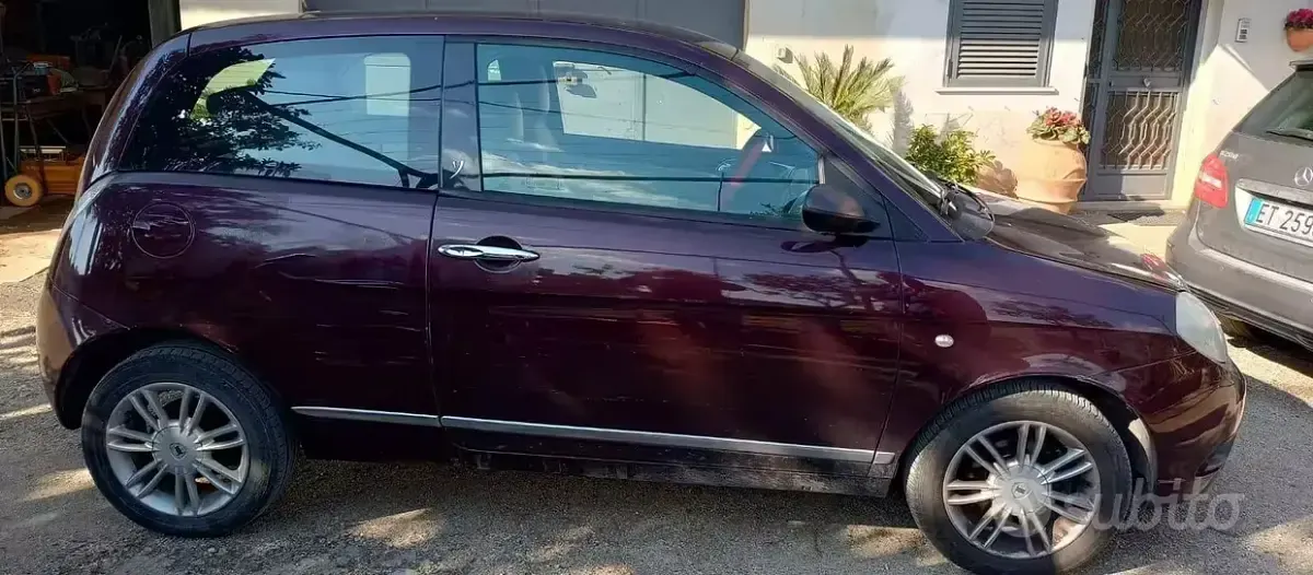 Usata Lancia Ypsilon 69 CV (50 kW) 2007 Viola Utilitaria