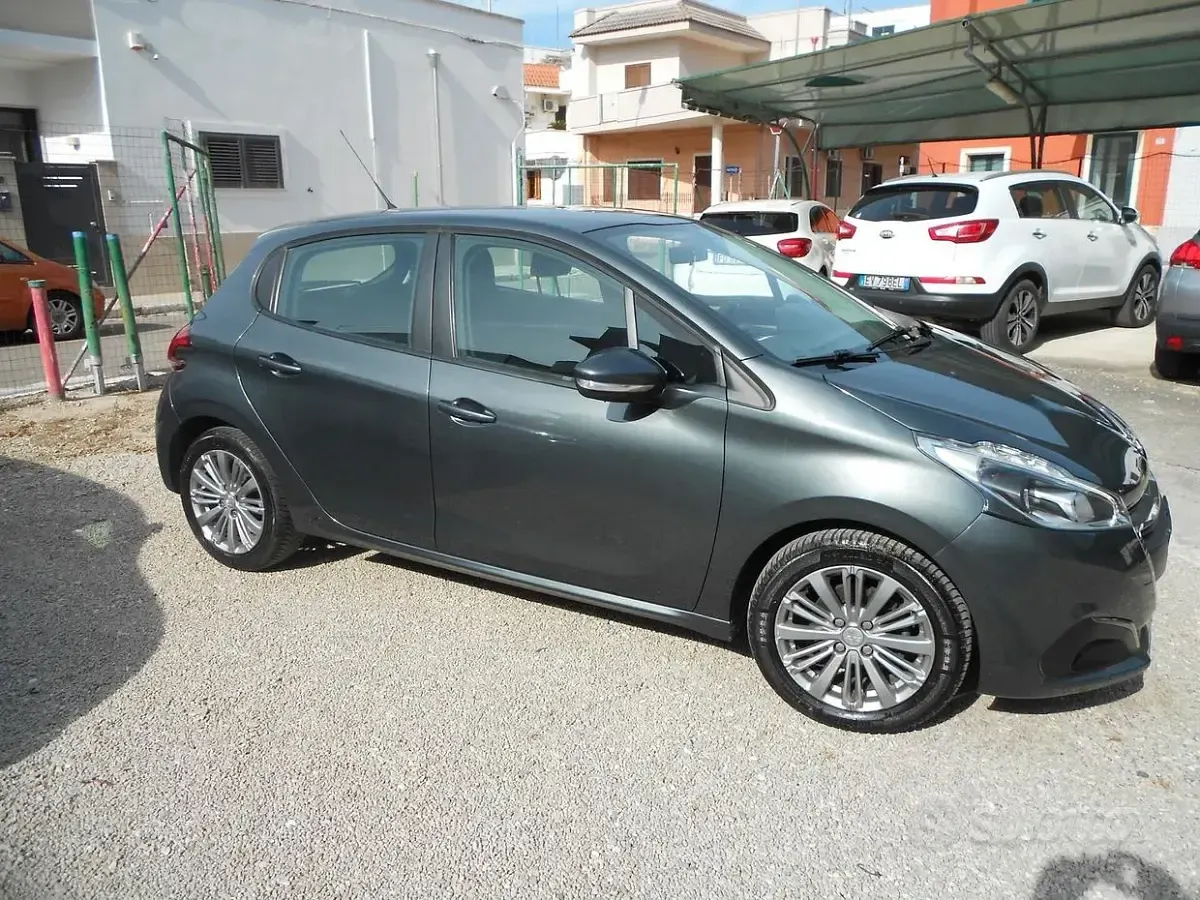 Usata Peugeot 208 Allure 75 CV (55 kW) 2017 Grigio Utilitaria