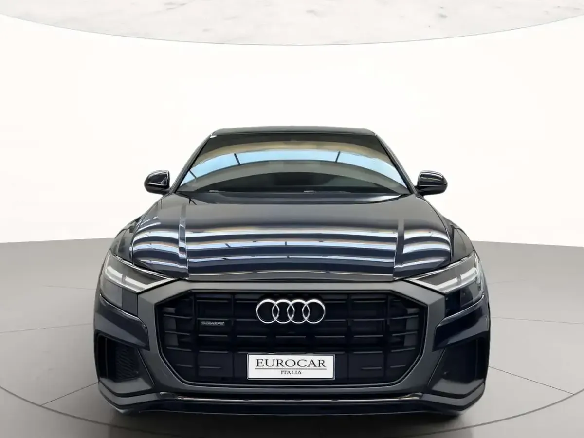 Usata Audi Q8 Sport 286 CV (210 kW) 2023 Grigio waitomo metallizzato SUV