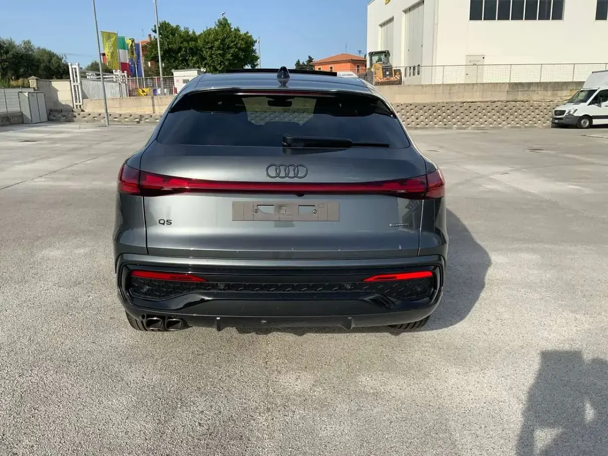 Nuova Audi Q5 S-Line 204 CV (150 kW) 2026 Grigio SUV