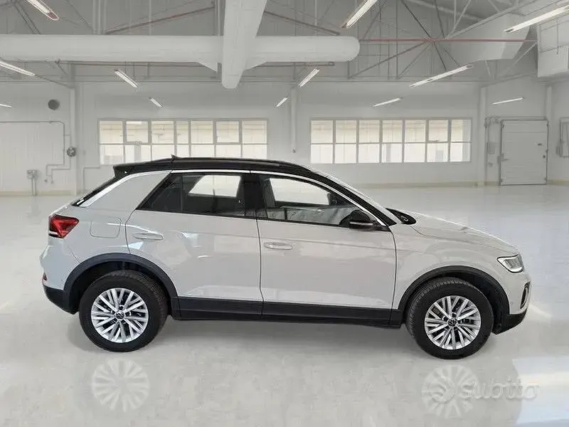 Usata VW T-Roc Life 150 CV (110 kW) 2022 Grigio SUV