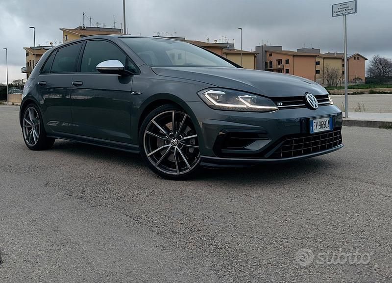 Usata VW Golf VII R 300 CV (220 kW) 2019 Grigio Utilitaria