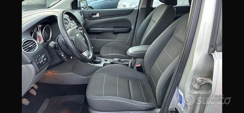 Usata Ford Focus 95 CV (69 kW) 2009 Grigio Station wagon