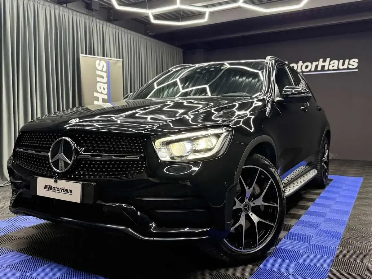 Usado Mercedes GLC300 Premium 245 CV (180 kW) 2020 Negro SUV