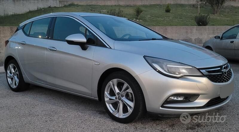 Usata Opel Astra Innovation 110 CV (80 kW) 2019 Argento Berlina
