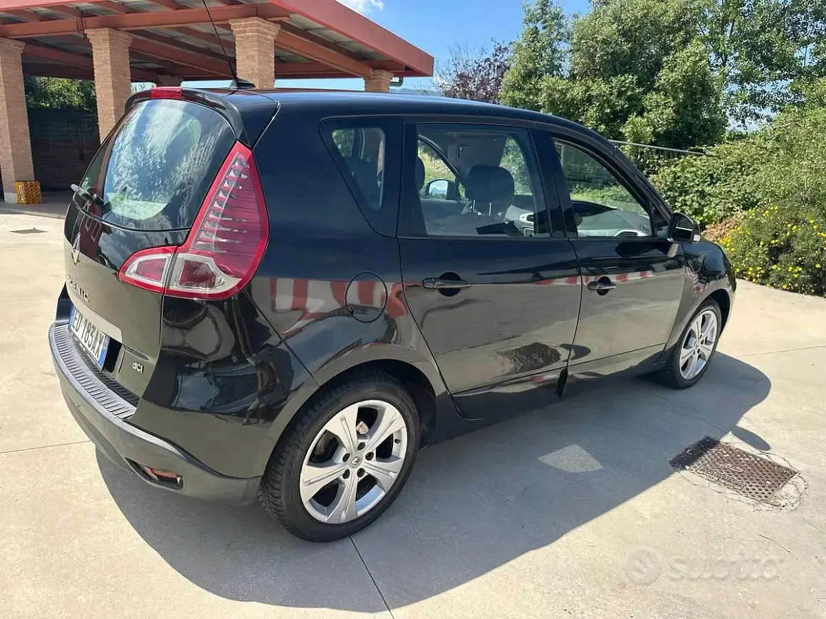 Usata Renault Scénic 130 CV (95 kW) 2010 Nero Monovolume