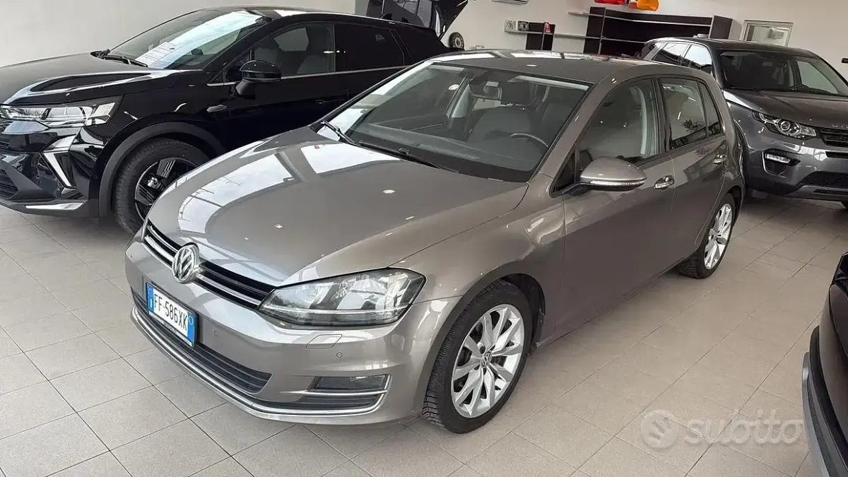 Używany VW Golf VII Executive 110 KM (80 kW) 2017 Żółty Sedan/Limuzyna