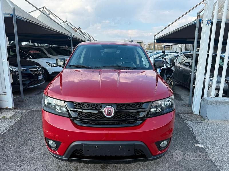 Usata Fiat Freemont Black Code 170 CV (125 kW) 2014 Rosso SUV