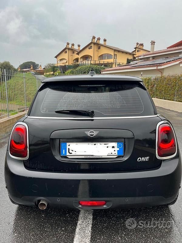 Usata Mini ONE 75 CV (55 kW) 2019 Nero Utilitaria