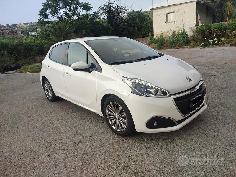 Usata Peugeot 208 95 CV (69 kW) 2018 Bianco Utilitaria