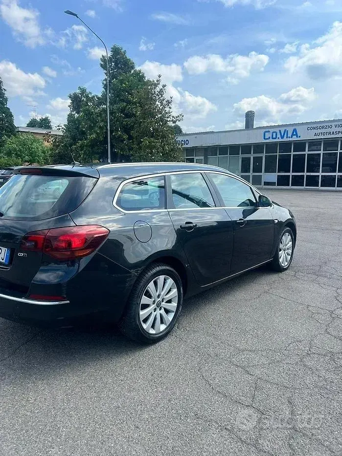 Usata Opel Astra 82 CV (60 kW) 2014 Nero Station wagon