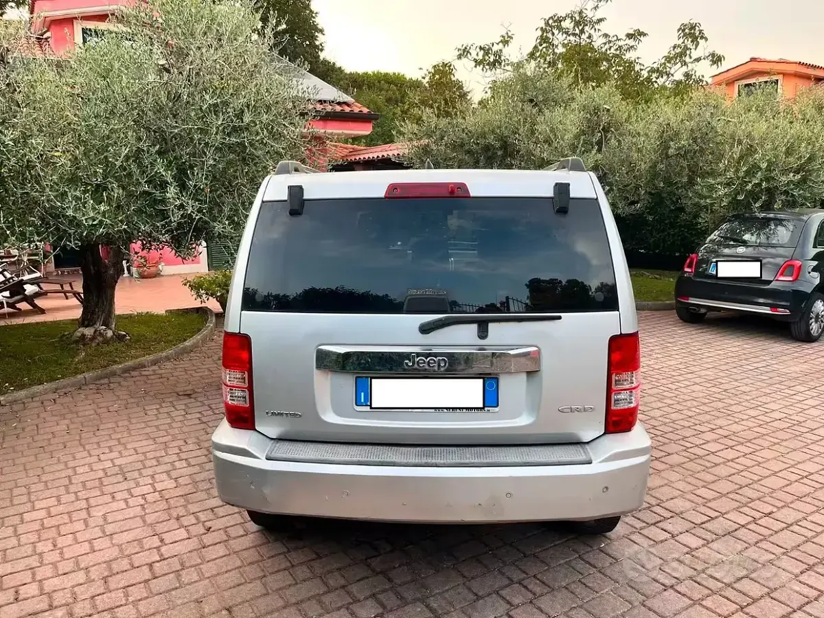 Usata Jeep Cherokee Sport 177 CV (130 kW) 2008 Grigio SUV