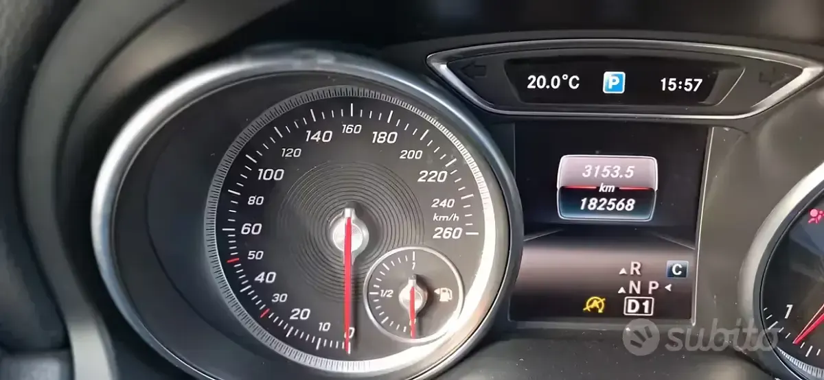 Usata Mercedes GLA200 Premium 136 CV (100 kW) 2018 Grigio SUV